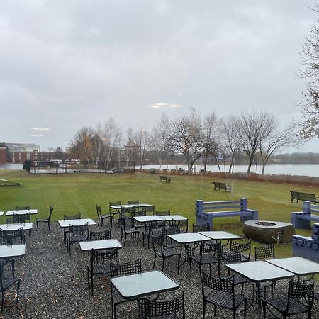 Lakeside Inn Уейкфийлд Екстериор снимка