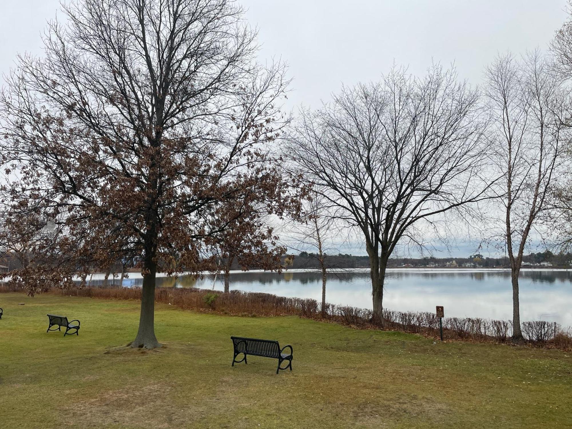 Lakeside Inn Уейкфийлд Екстериор снимка