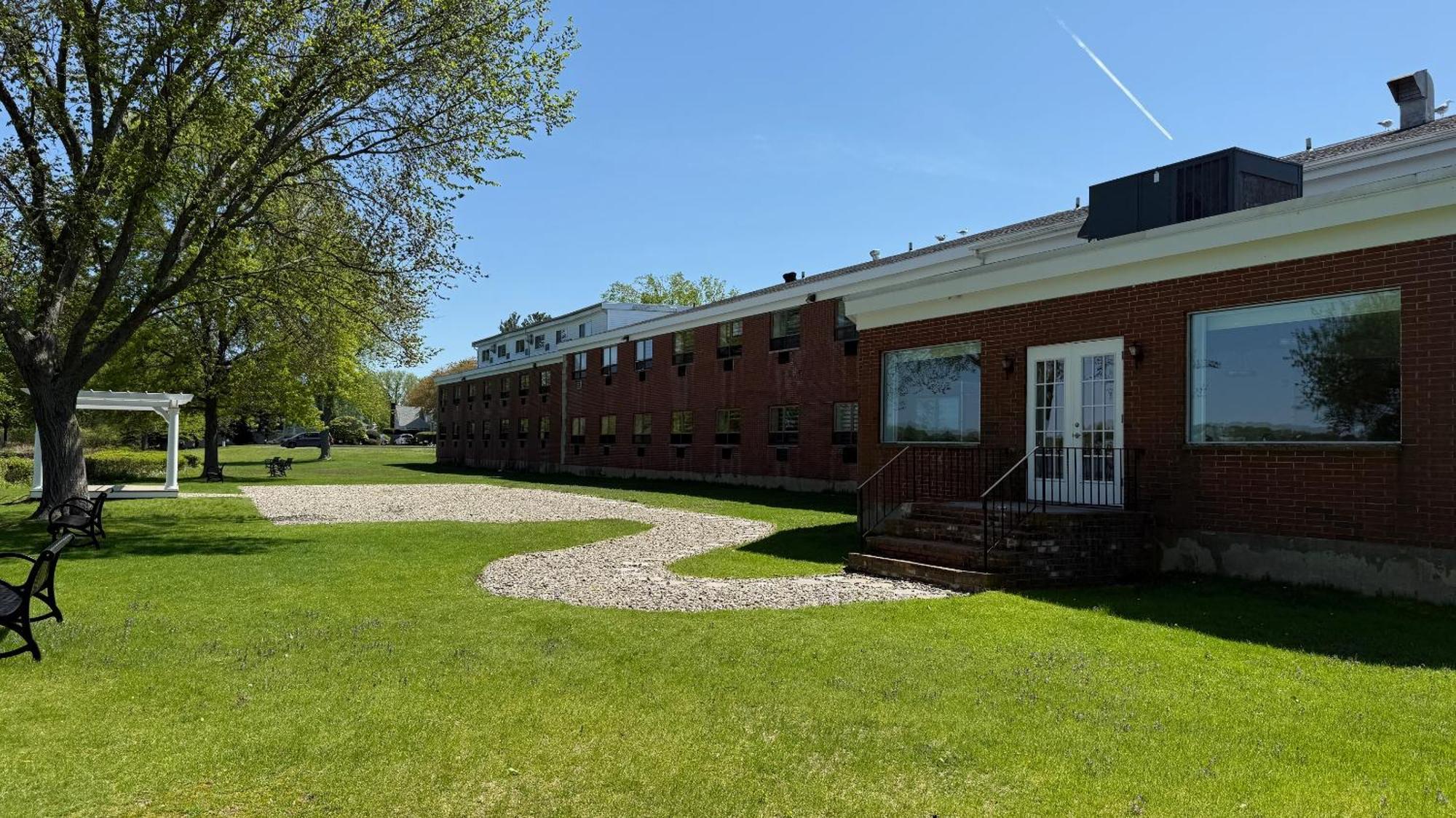 Lakeside Inn Уейкфийлд Екстериор снимка